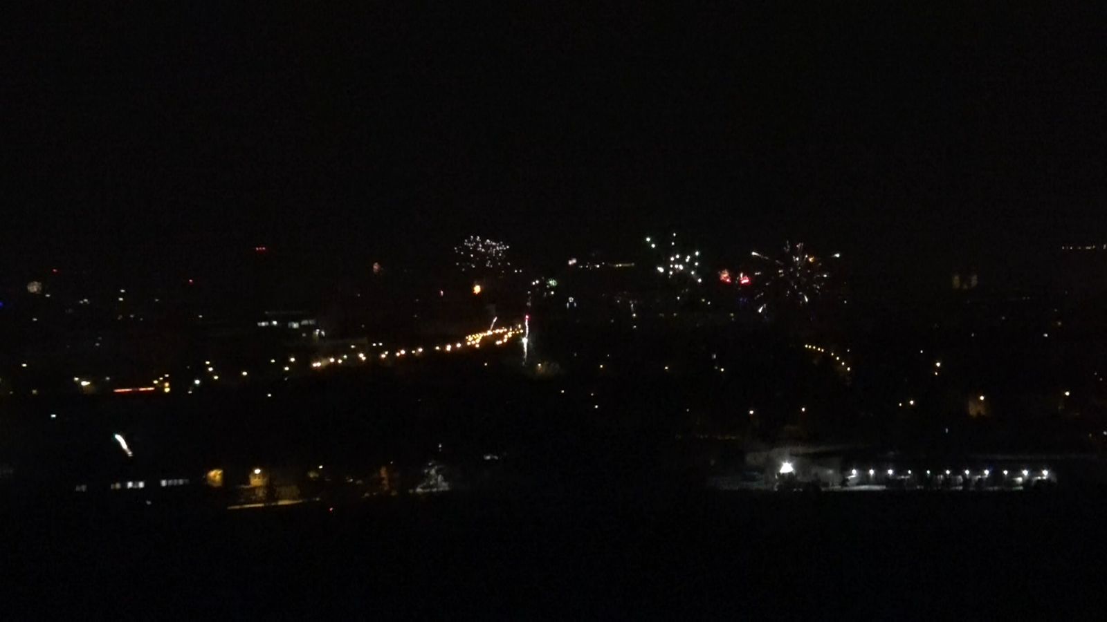 Zákaz nezákaz, v Plzni to stejně bouchalo (video)